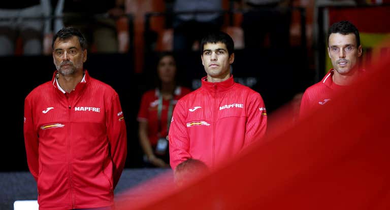 Sergi Bruguera, Carlos Alcaraz y Roberto Bautista, durante la fase de grupos de la Copa Davis en Valencia.
