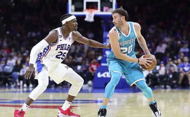 Danuel House Jr. (dch.) durante un partido.  GETTY IMAGES