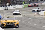 El final más rocambolesco de la NASCAR: choque contra el muro para soñar con el título