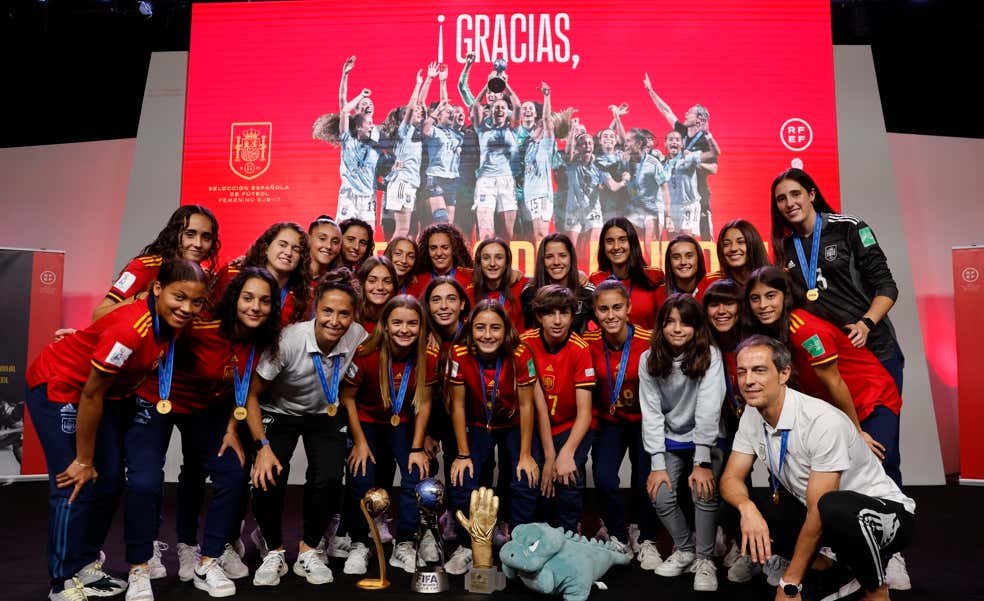 Una sala repleta para homenajear a las campeonas del mundo