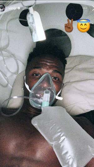 Vinicius, en una cámara hiperbárica. Instagram: @vinijr.
