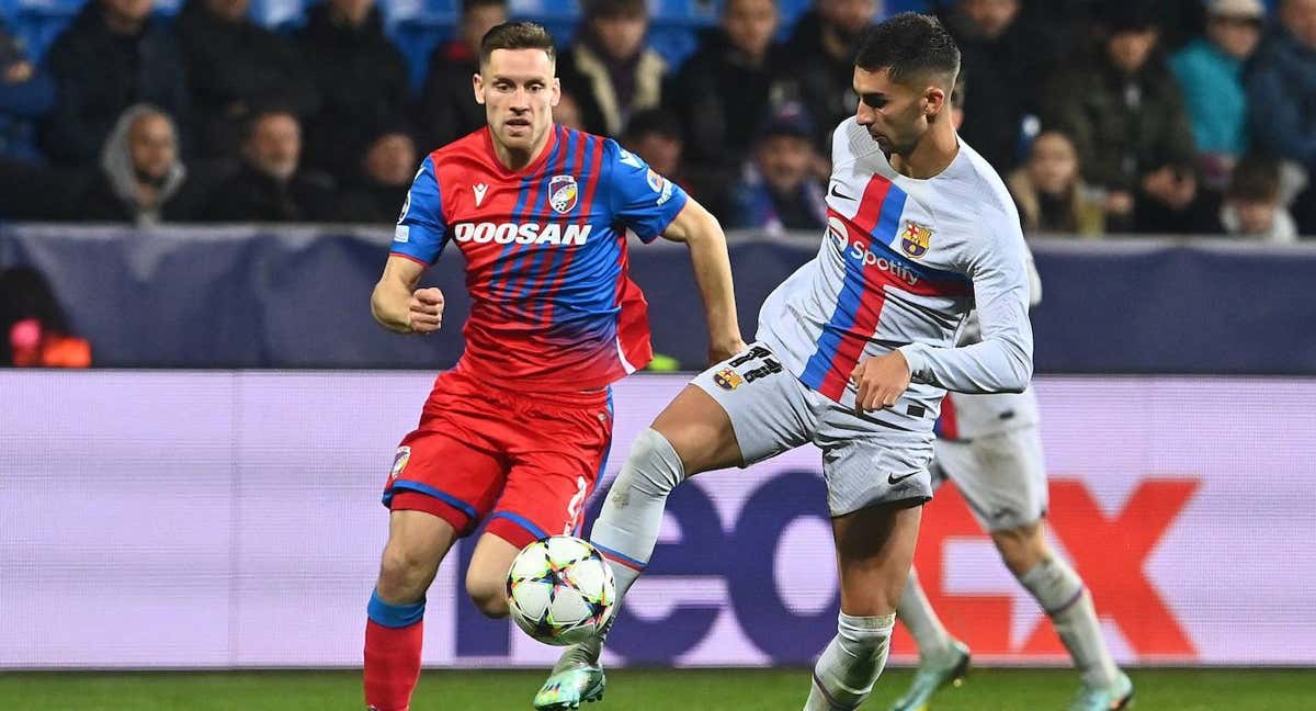 Ferran Torres, en acción durante el Plzen-Barça. /GETTY