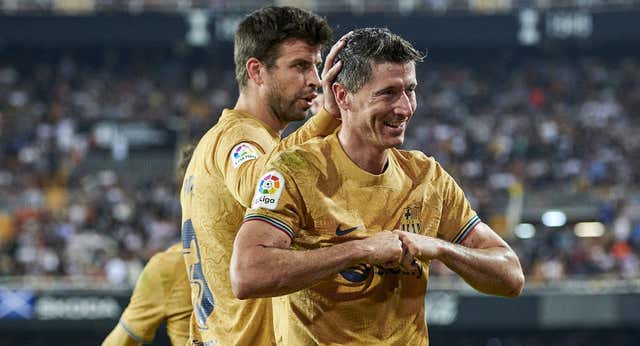 Los capitanes del Barça y Lewandowski elogian la figura de Piqué