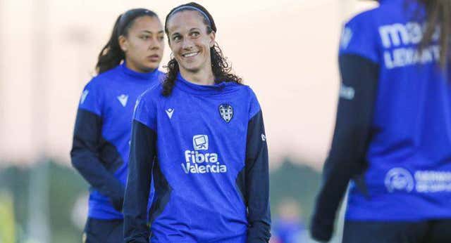 Alharilla y el partido más especial: es la primera jugadora que vuelve tras ser madre