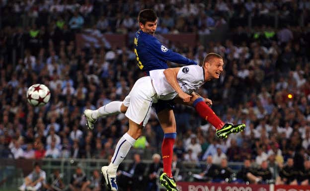 Piqué en una disputa durante la final Getty
