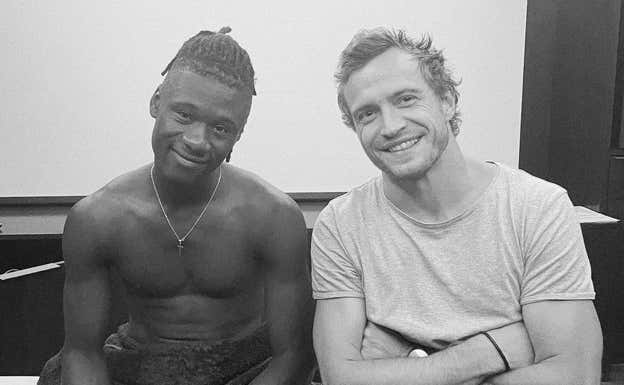 Camavinga, junto a su fisio, Thomas Serafin.