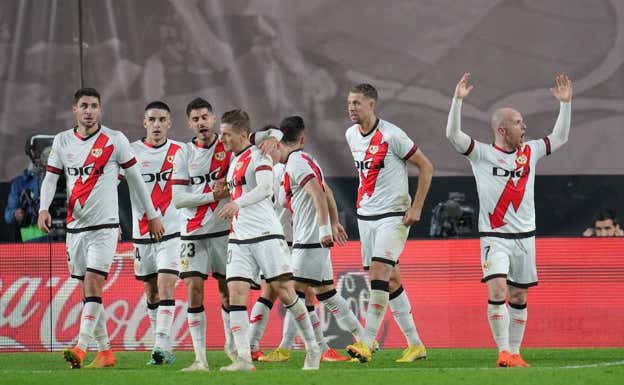 El Rayo celebra el último tanto rayista ante el Madrid.  GETTY