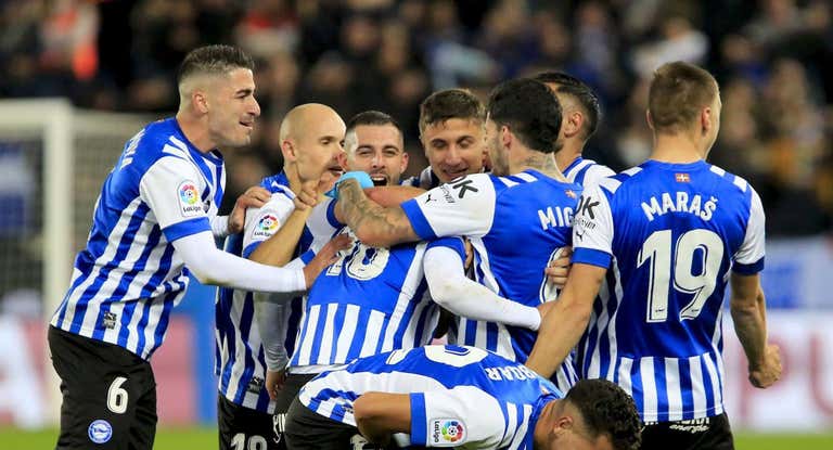 El Alavés toma el mando en Segunda División