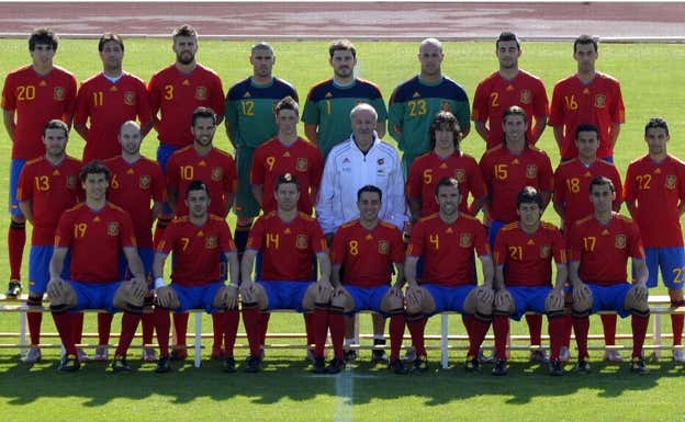 Foto oficial previa al Mundial de la selección que acudió y ganó el Mundial de Sudáfrica.  AFP