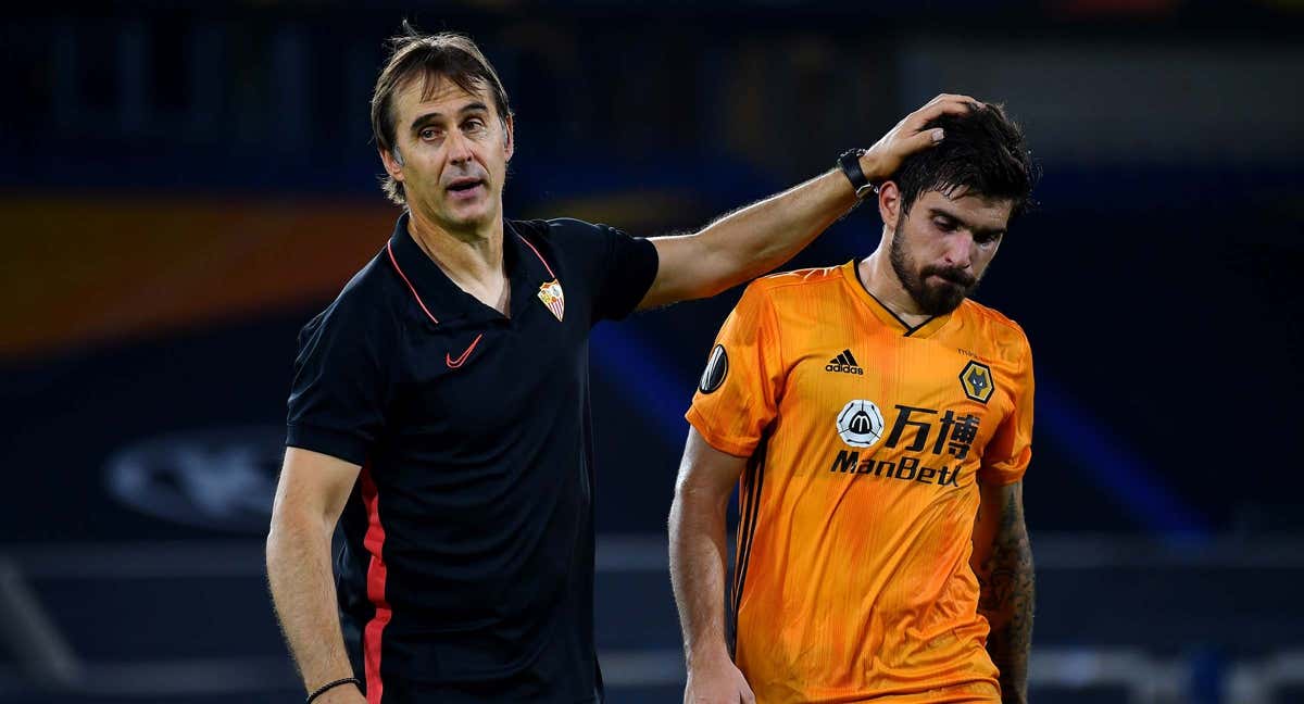 Julen Lopetegui, como entrenador del Sevilla, en un partido ante el Wolverhampton. /Wolverhampton.