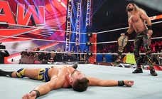 Austin Theory malgasta su maletín ante Rollins por culpa de Lashley