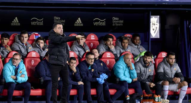 Xavi: «El arbitro debería salir a dar explicaciones»