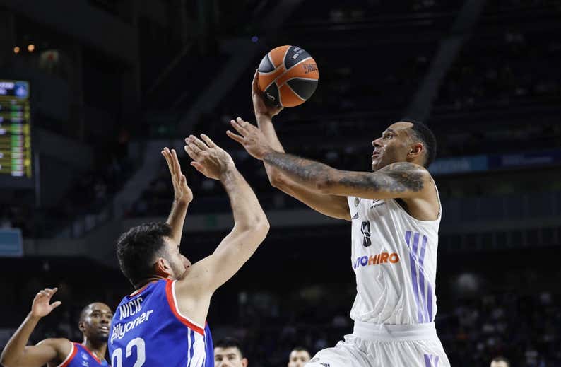 Hanga guía al Madrid y Higgins culmina la obra de Laprovittola