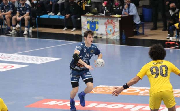 Nacho Salgado con el BM Cangas.  CEDIDA