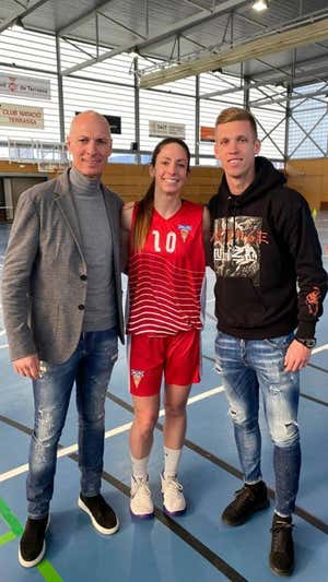 Miguel (padre de Dani), María (su tía) y Dani Olmo.