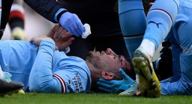 Laporte da el susto en la derrota del Manchester City