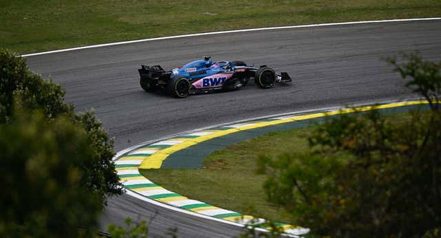 Fernando Alonso: remontada épica, sonrisa y Ocon en el punto de mira