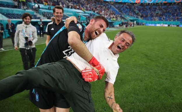 Unai Simón y Luis Enrique, en la pasada Eurocopa Sefútbol