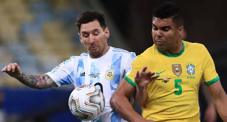 Messi y Casemiro, durante la final de la última Copa América.