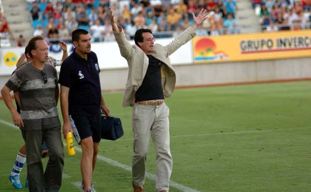 Emery, entrenando al Lorca, en 2005.  PACO ALONSO