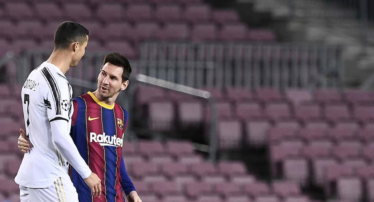 Messi y Cristiano durante un partido en el Camp Nou.