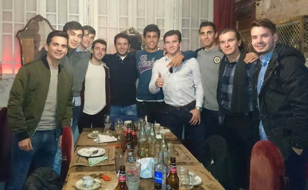 Rodri, rodeado de los amigos que hizo en su etapa en el Villarreal.