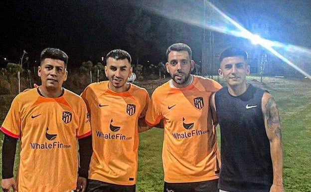 Correa y Almada jugaron un partidillo con amigos en Cañuelas.  INSTAGRAM AGUSTÍN JIMÉNEZ