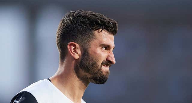El Valencia califica la decisión de excluir a Gayà como «extraña, apresurada y arriesgada»