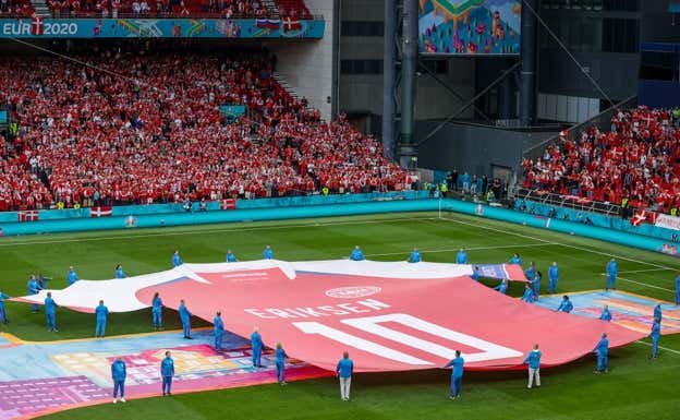 Así lució el Parken Stadion para apoyar a Eriksen.  GETTY