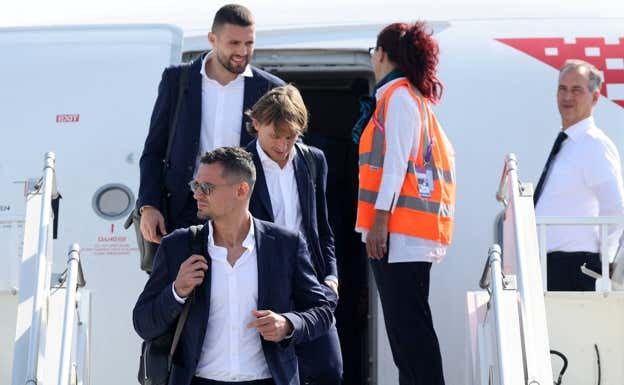 Lovren, Modric y Kovacic, en su llegada a Catar.  GETTY