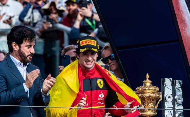 Carlos Sainz celebra su primera victoria en F1 en el GP de Gran Bretaña.  Ferrari