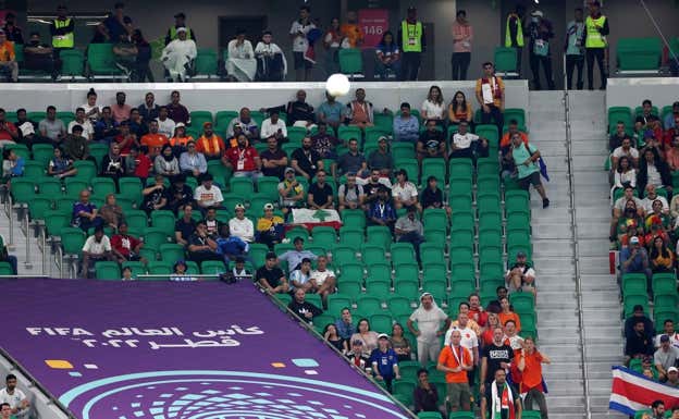 Imagen del estadio Al Zumama durante el partido entre Senegal y Países Bajos  GETTY