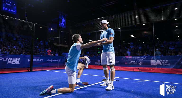 Ale Galán y Juan Lebrón tras el punto decisivo de la final