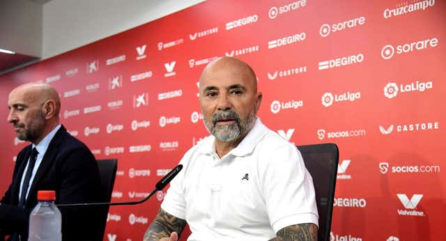 Las prioridades de Sampaoli en el mercado: un central y un delantero