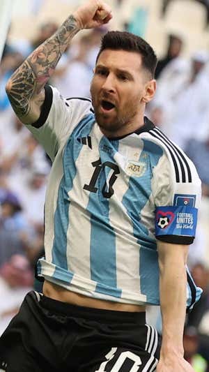 Messi festeja el gol de Argentina.  EFE