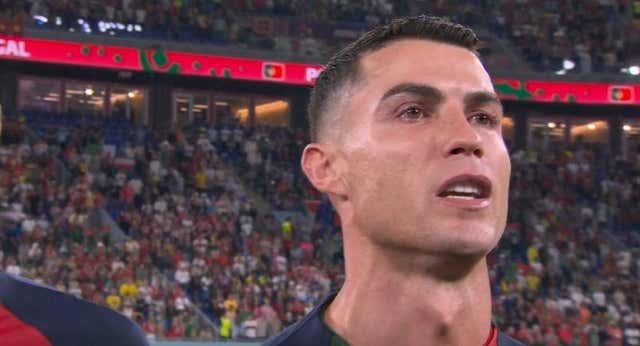 Un Cristiano emocionado al escuchar el himno se convierte en el único en marcar en cinco Mundiales