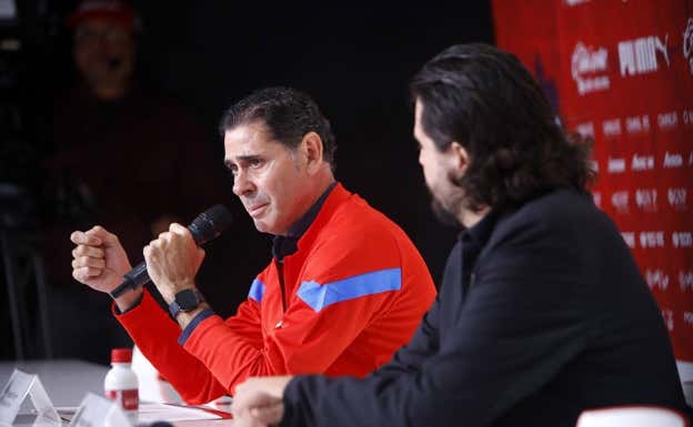 Fernando Hierro, en la presentación con Chivas. GETTY