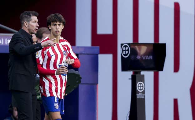 João Félix, con Simeone.  GETTY