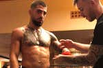 Ilia Topuria se da un baño de masas antes del UFC 282