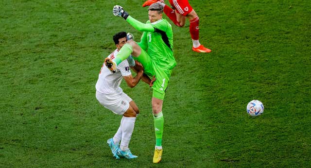 Una patada de kárate le cuesta a Hennessey la primera expulsión del Mundial