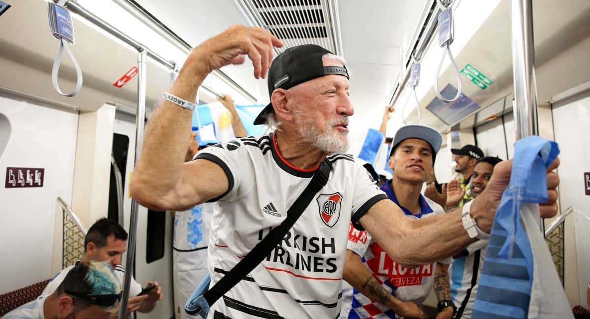 Así es la historia de Walter: un hincha argentino de récord, 84 años y 13 Mundiales