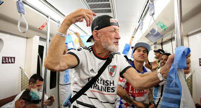 Así es la historia de Walter: un hincha argentino de récord, 84 años y 13 Mundiales