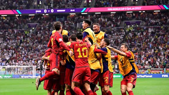 La selección española celebra el gol de Morata ante Alemania en el Mundial de Catar. /AFP