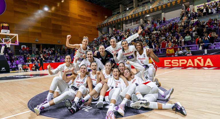 España celebra el triunfo ante Hungría en Huelva
