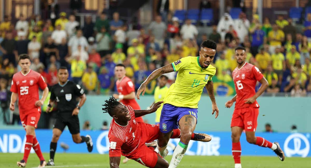 Eder Militao durante el partido ante Suiza /Getty