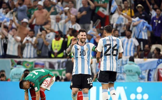 Messi celebra el gol a México. AFP