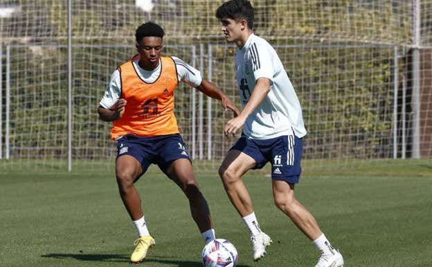 Hugo Novoa y Alejandro Balde, una amistad que va a más.  SEFUTBOL