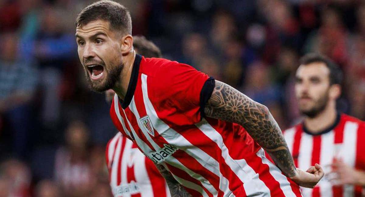 Iñigo Martínez, durante un partido de la presente temporada./AFP