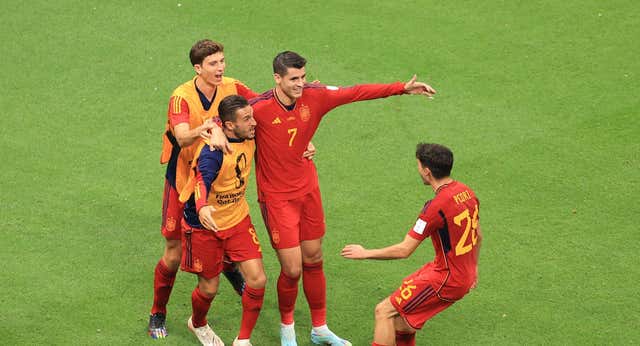 Koke apadrina a Pedri y Gavi