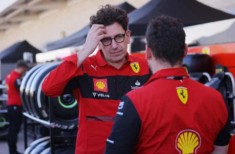 Mattia Binotto dimite como jefe de Ferrari tras las presiones de los últimos meses